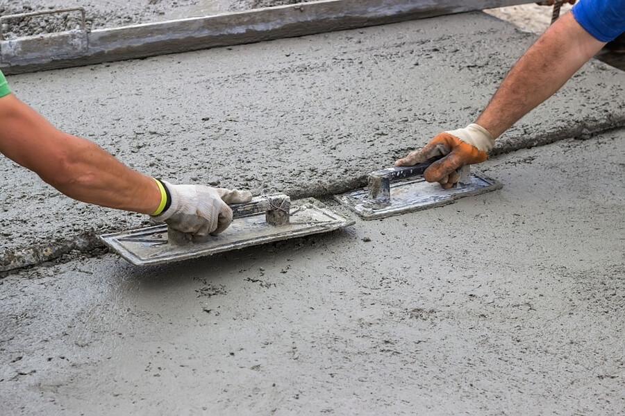 men repairing the crack on the concrete